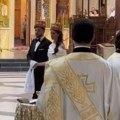 Prve fotografije sa crkvenog venčanja dragane kosjerine! Blagoslovio ih patrijarh, sveti čin obavljen u tajnosti (foto)