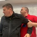 Sednica skupštine uz rvanje sa obezbeđenjem