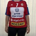 Rukometni dres Andree Lekić sa potpisom na licitaciji Lokalne fondacije Niš