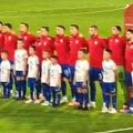 Svi kao jedan! Fudbaleri Srbije horski otpevali himnu - fantastična scena na "Dubočici"