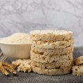 Grickate ih po ceo dan i mislite da je zdravo? Nutricionisti upozoravaju: Ostarićete brže