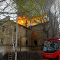 Prve fotografije sa lica mesta: Gori napušteni mlin u Obrenovcu, na terenu 20 vatrogasaca