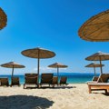Nemački turista dobio spor zbog "rezervisanih" ležaljki na Kosu