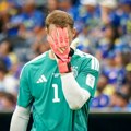 Manuel Nojer prekršio dva pravila FIFA: Kako je moguće da ovo sudije nisu primetile?