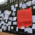 Protestna izložba ispred Jovine gimnazije: "Ne možete nas naterati da se odreknemo istine"