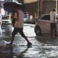 U poplavama kod Tokija poginulo šest osoba, saobraćaj paralisan