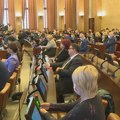Haos u Skupštini Vojvodine: Poslanik pomenuo pad nadstrešnice, predsednik parlamenta pozvao obezbeđenje da ga izbaci iz sale…