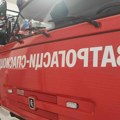 Vatra zahvatila groblje u Žitorađi: Sumnja se da je požar izazvala sveća