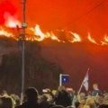 „Običan skup pretvorili u piromanski pohod“: Krivične prijave opozicije zbog paljenja zidina Niške tvrđave na skupu naprednjaka…