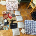 Policija u stanu devetnaestogodišnjaka pronašla nekoliko kilograma droge i oružje