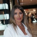 Dalila kupila auto od 80.000 evra Pohvalila se besnom mašinom: "Nova beba", nedeljno zarađuje 10.000 evra i živi američki san…