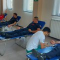 Kragujevački vatrogasci danas učestvovali u akciji dobrovoljnog davanja krvi