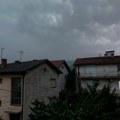 Crni oblak prekrio Vranje: Hitno se oglasio RHMZ upozorenjem: Pljuskovi sa grmljavinom u ovim delovima zemlje (foto, video)