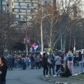 Blokiran kružni tok kod opštine Novi Beograd: Kordon policije zaustavio građane koji su krenuli na protest u centar grada…