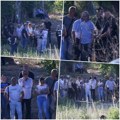 (Foto) jedna stvar tokom rekonstrukcije probudila nove sumnje Osumnjičeni izveden iz marice pa pod punom pratnjom uradio jednu…