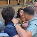 "Hapsite dete": Osobe u civilu ubacile mladića u auto u Ulici kraljice Marije (video)