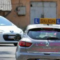 Probna vozačka nije „puna“ dozvola! Ovo su vozila koja početnici smeju da voze, a za kršenje pravila prete kazne i do 80.000…
