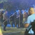 Figaro: Mirni protesti u Srbiji postali opasni jer su vlasti angažovale maskirane batinaše