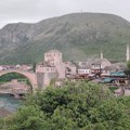 Grafiti na objektu Vladičanskog dvora u Mostaru u kojem je i Konzulat Srbije