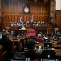 Tokom skupštinske rasprave vlast i opozicija o temama koje nisu na dnevnom redu
