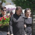 Olivera Katarina sahranjena pored Andrije Bajića i Radivoja Koraća, a na večni počinak ispratile su je ove kolege (FOTO)