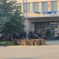 Penzioneri požurili po vaučere: U Leskovcu red ispred pošte još u 6 ujutru