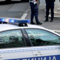 Тројица насилника из околине Ниша тукла младића (20) на улици, а потом аутомобилом више пута ударили у његово возило