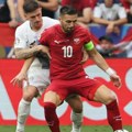 Tadić: Tu sam da pomognem Srbiji