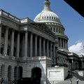 Slao pisma sa belim prahom američkim kongresmenima, pa na koverte upisao svoju adresu