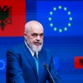 Albanija razmatra zabranu društvenih mreža za maloletnike