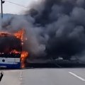 Jeziv prizor kod Smedereva Buknuo autobus, vatra progutala celo vozilo (foto)