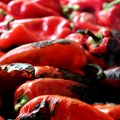 Kako da oljuštite paprike ko od šale: Napravite ajvar bez mrcvarenja - spremanje zimnice lakše nego ikad!