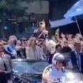 Predsednika Argentine gađali flašom Jeziva scena nakon polaganja zakletve, napadač poznati političar (video)
