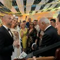 Legendarni pevač Specijalni gost na svadbi: Veliko iznenađenje za goste, a kad je zapevao Sofra bogato okitio muziku…
