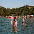 "Samo se naši dernjaju, viču, razvlače ležaljke po celoj plaži": Naši turisti ispričali kako se Srbi ponašaju na moru i…