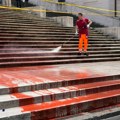 Aktivisti polili crvenom bojom spomenik u Rimu da bi upozorili na broj ubistava žena u Italiji