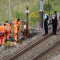 Sabotaža na Francuskoj železnci: Napadači zapalili provodnike sa optičkim kablovima, radnici na terenu (foto)