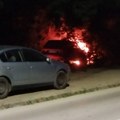 Zapalio se automobil u pokretu u Vlajkovoj ulici