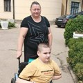 Umesto obećane pomoći Ogijevoj majci predstavnici leskovačke vlasti predložili da se plaća pratilac za dete a da ona nađe…