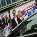 Građani poskidali SNS bilborde u centru Bogatića