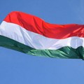 FOTO U Mađarskoj postavljen spomenik, pa odmah uklonjen: Građani u njemu videli nešto sasvim drugo