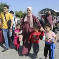 Gužva na graničnom prelazu Rafa: Palestinci traže spas iz pakla Gaze, roditelji sa decom beže u Egipat