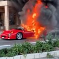 Čuveni Ferrari F40 izgoreo nasred ulice u Monaku (VIDEO)