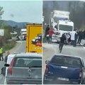 Teška saobraćajka kod Kraljeva Automobil skroz smrskan; Povređena žena (video)