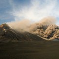 Vulkan Etna izbacio lavu i oblak pepela i dima visok oko pet kilometara