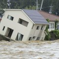 Broj poginulih u poplavama i klizištima u Japanu povećao se na šest, 10 nestalih