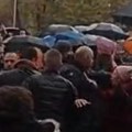 Besne opozicionari, maltretiraju ljude! Stravične scene na beogradskim ulicama! (video)