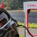 Tesla vraća ručicu pokazivača pravca u Model 3