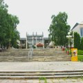 Rektor Univerziteta u Kragujevcu upao u zgradu Rektorata sa obezbeđenjem