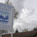 Ni kročio u kancelariju, a već se voza kao novi direktor!